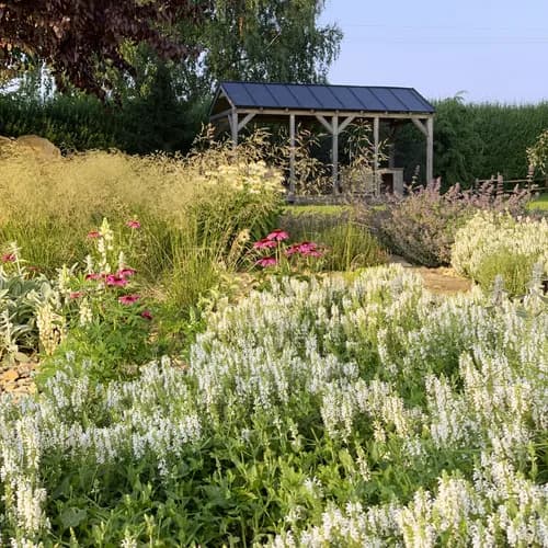 Zahrada s přístřeškem